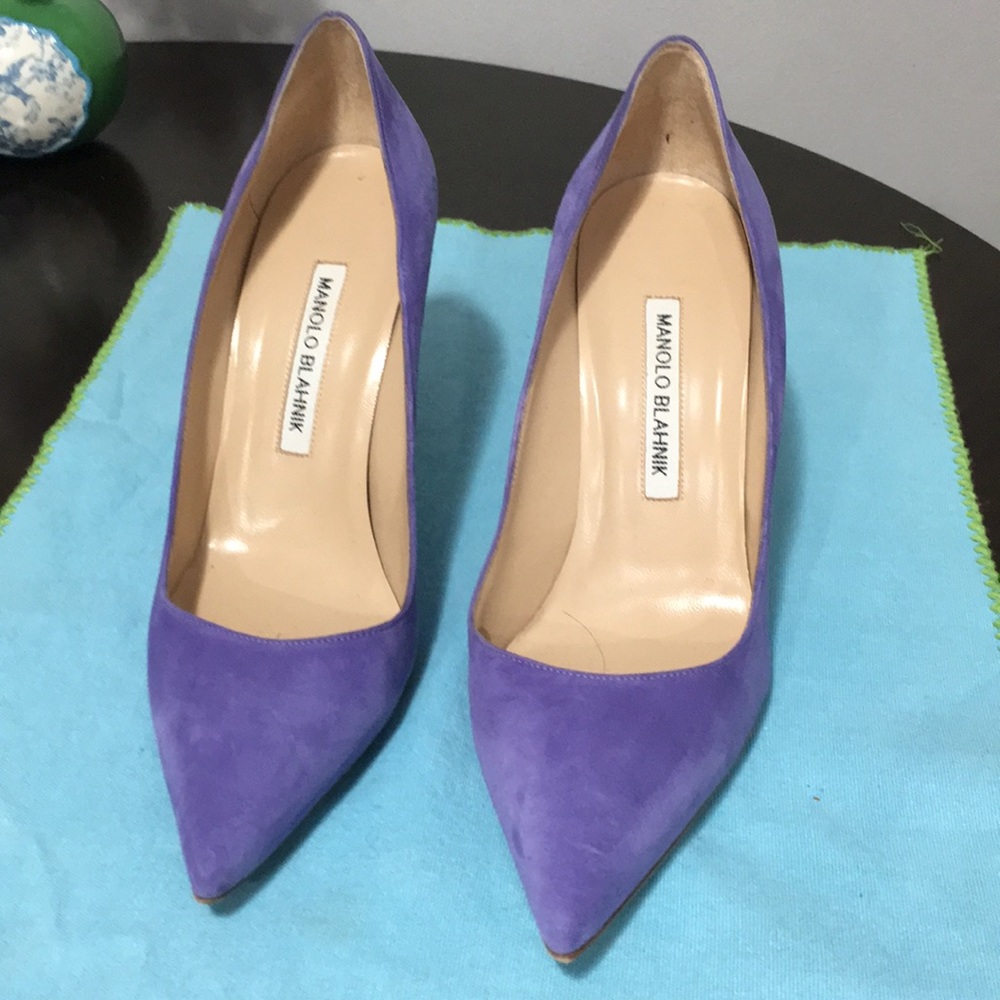 Manolo blahnik suede pumps